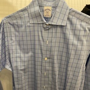 Brooks Brothers Dress shirt 15 neck, 34-35inch sleeve. Freshly drycleaned